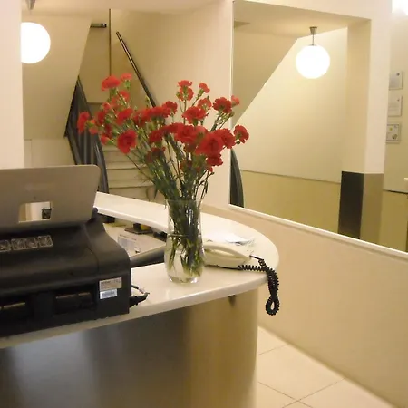 Ingles Hotel *